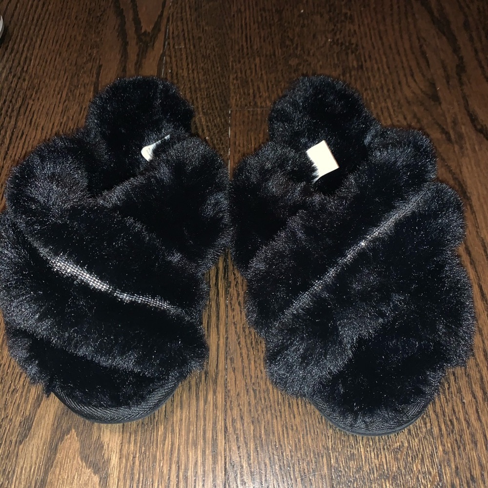 Never worn black fuzzy slides small size 5-6